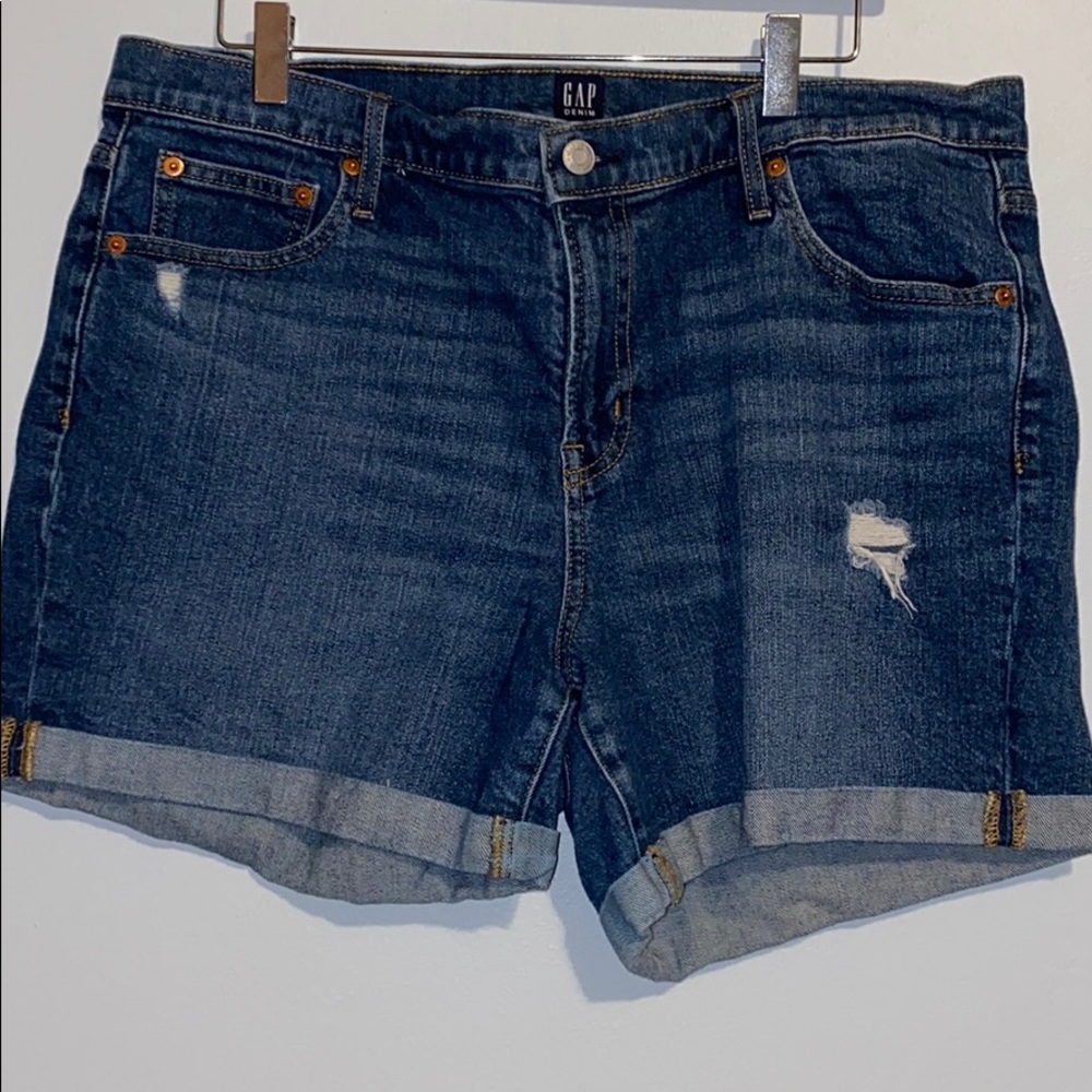 GAP shorts